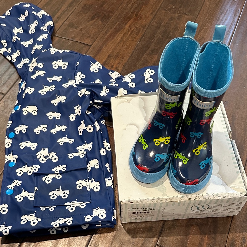 Color Changing Monster Truck Raincoat/Rainboot Set